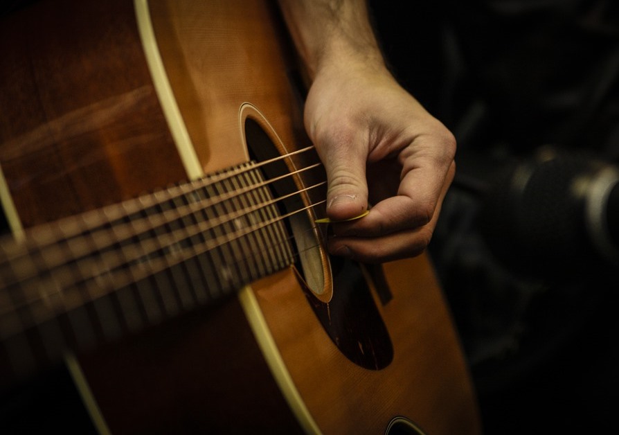 hand playing guitar